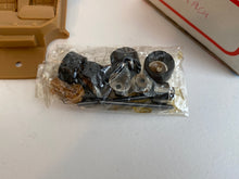 Load image into Gallery viewer, Record - 1984 Lamborghini Countach - 1/43 Resin Model Kit