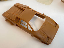 Load image into Gallery viewer, Record - 1984 Lamborghini Countach - 1/43 Resin Model Kit