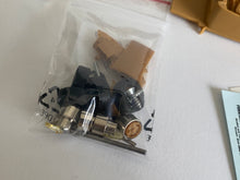 Load image into Gallery viewer, Starter - 1985 Ferrari Testarossa Targa - Road Car - 1/43 Resin Kit
