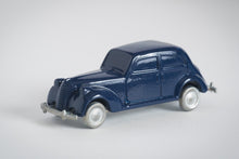 Load image into Gallery viewer, Officina 942 - 1948 Fiat 1500 D 1/76 Scale